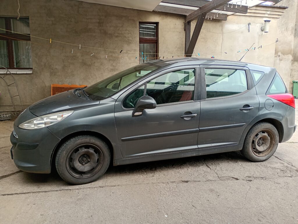 Легковий автомобіль Peugeot 207 1